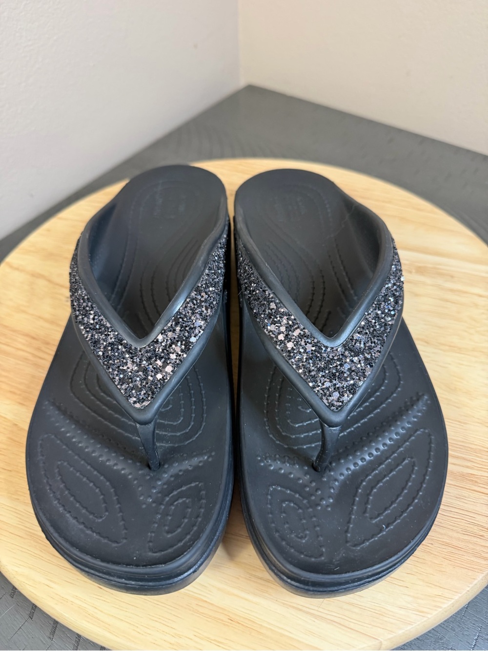 Crocs women’s Sloane Glitter Sandals - Picture 3 of 10